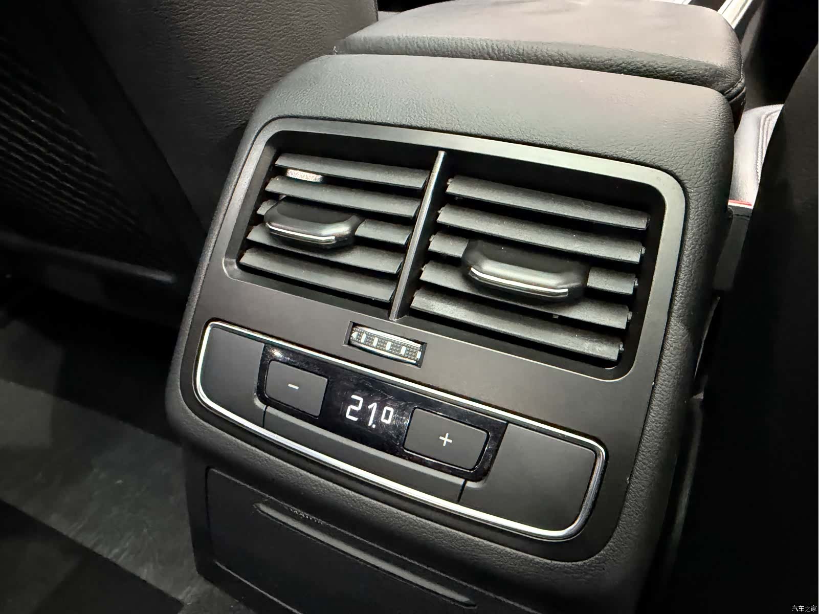 Audi A4L, 2018 13
