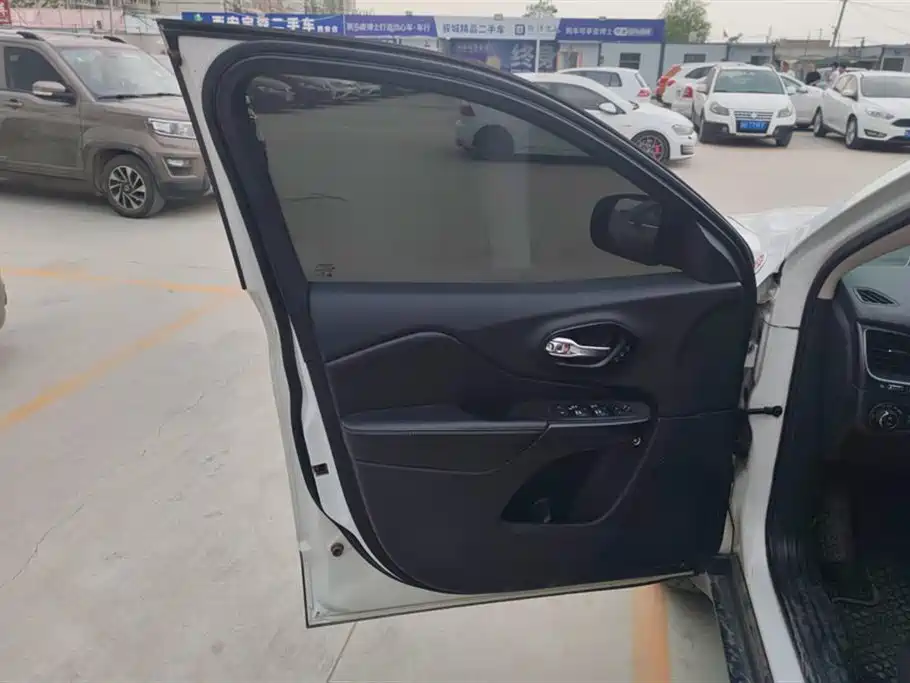 Jeep Free light