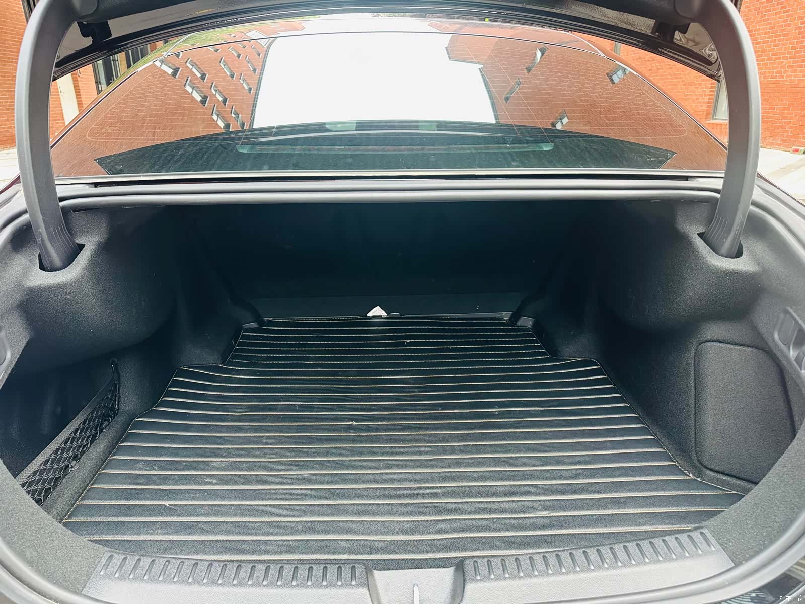 Mercedes-Benz E-Class, 2024 19