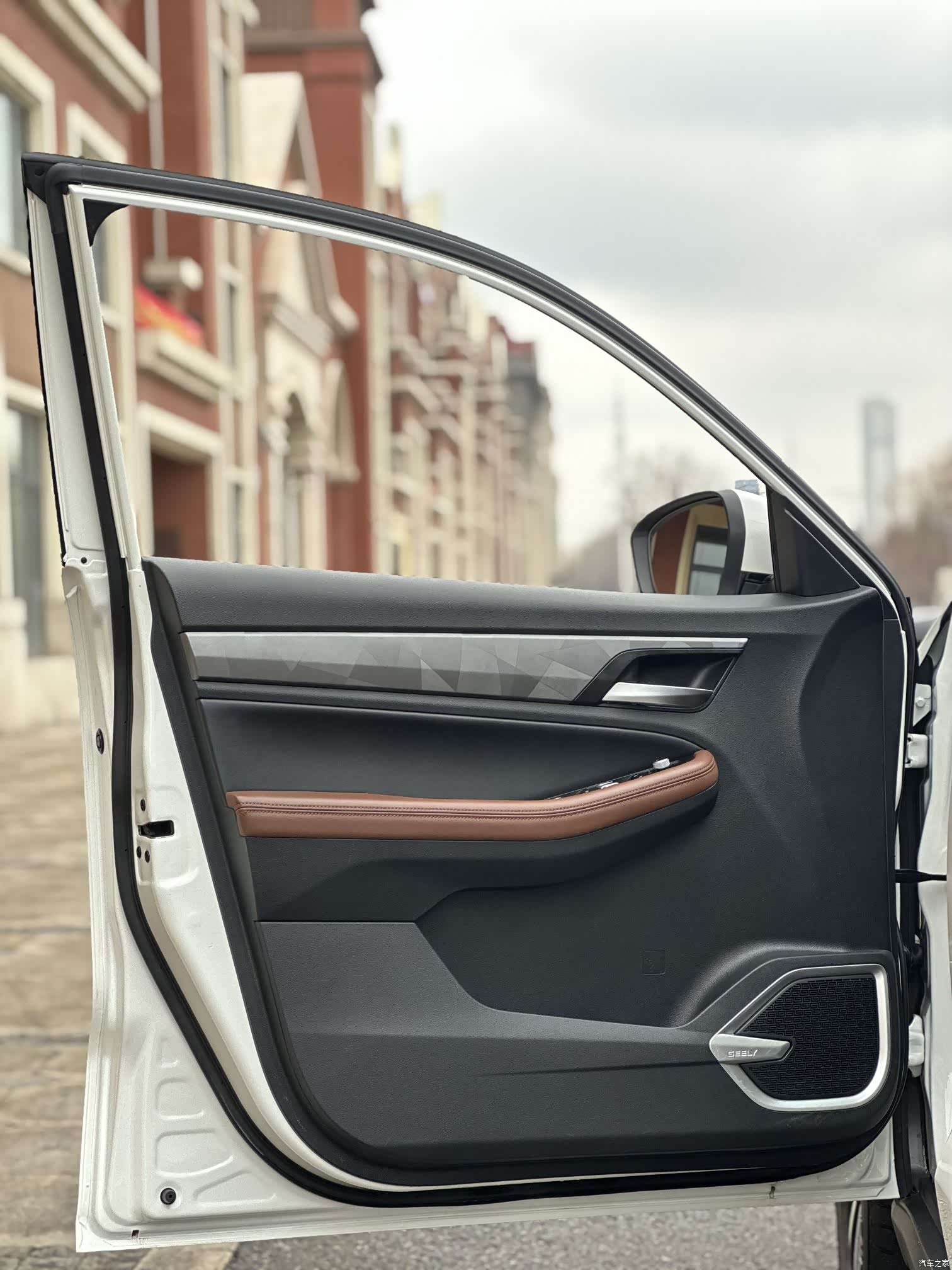 Geely X6, 2022 23