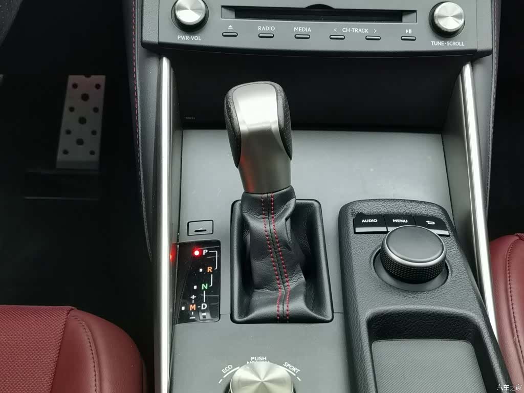 Lexus IS, 2016 13