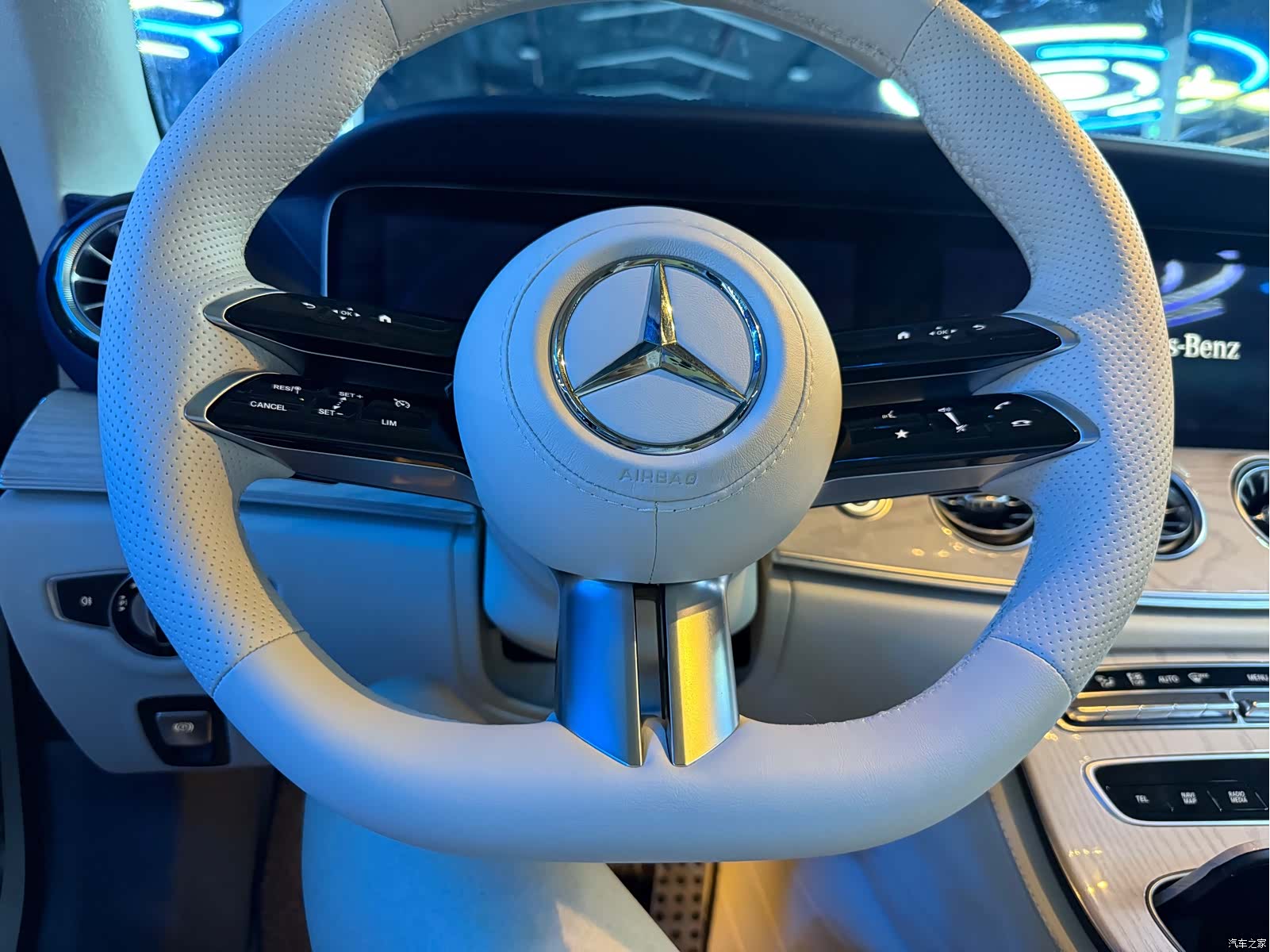 Mercedes-Benz E-Class, 2022 4
