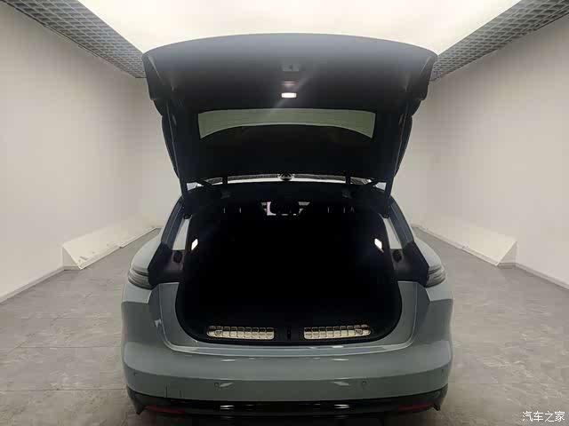 NIO ET5, 2025 12