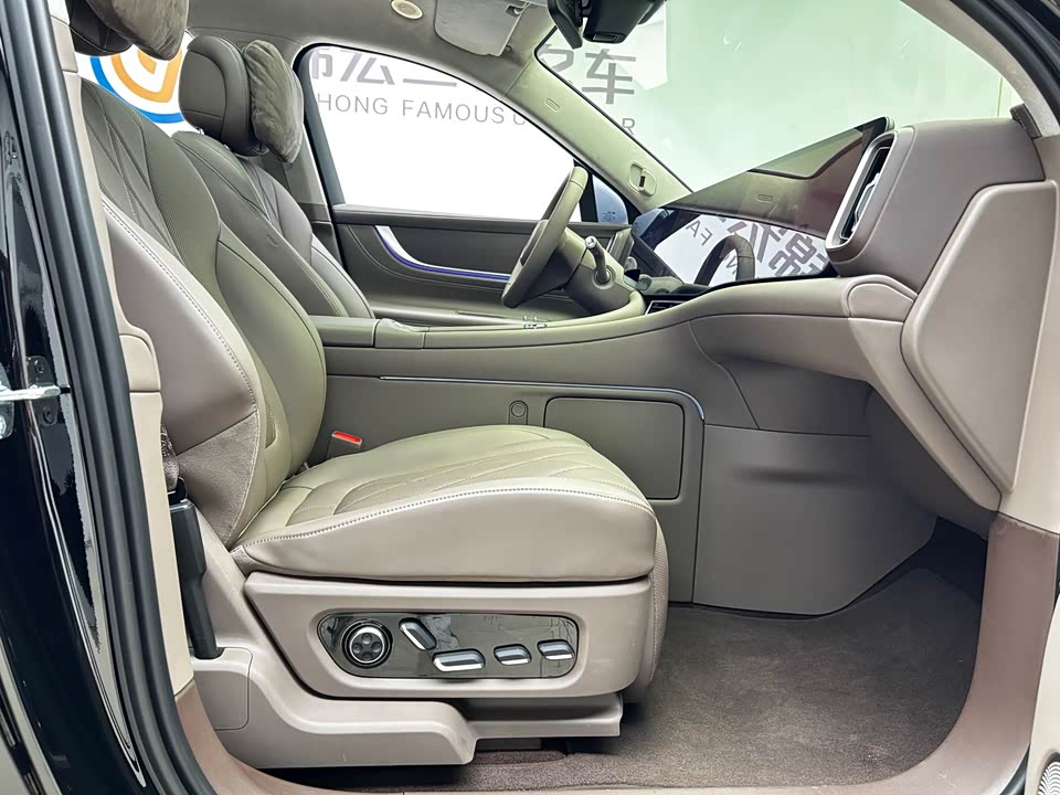 AITO Ask the world M9