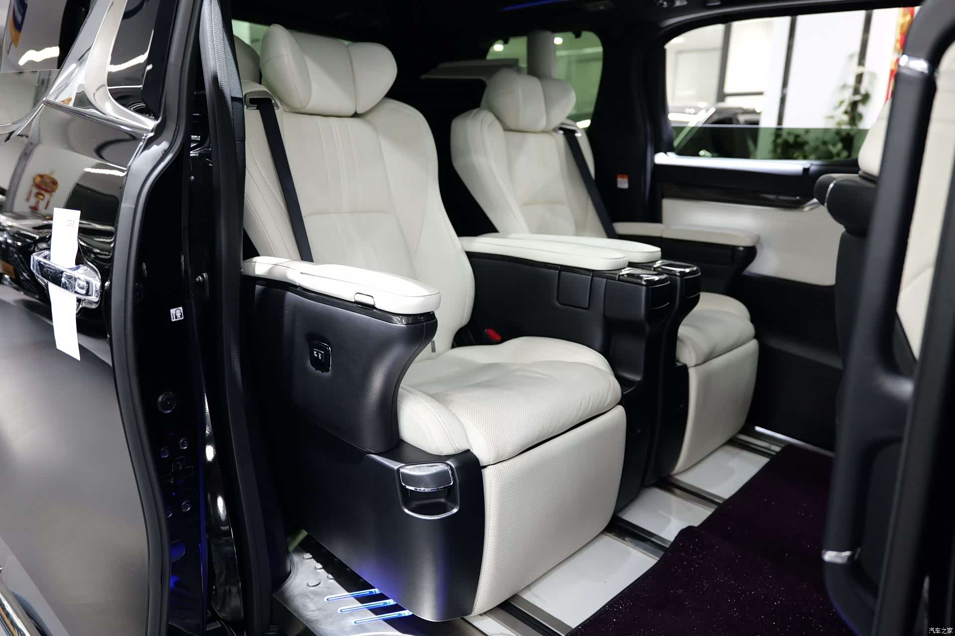 Lexus LM, 2023 11