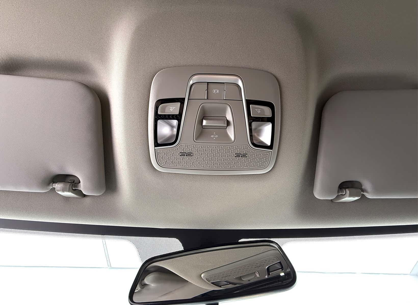 Geely Coolray, 2022 13