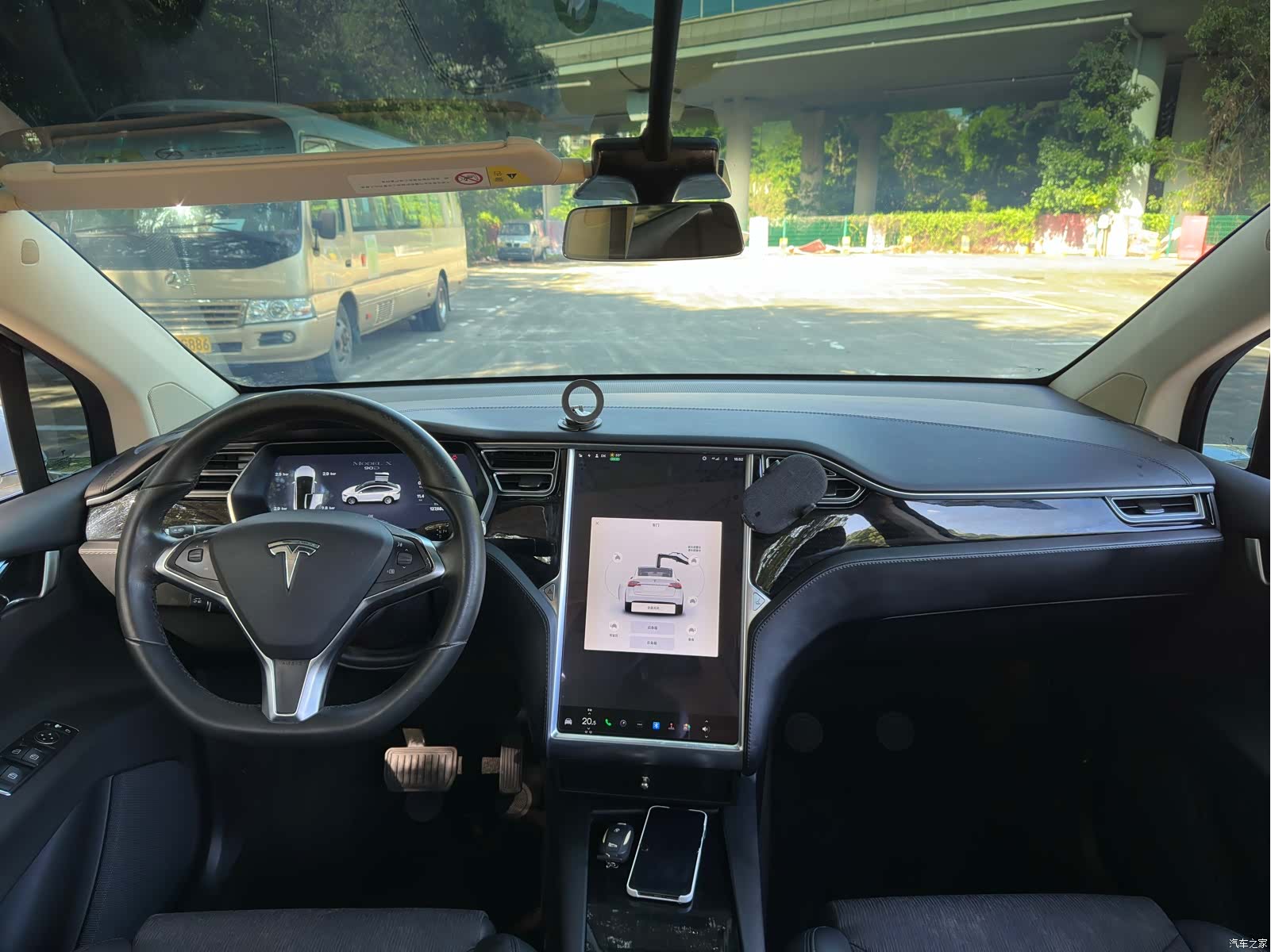 Tesla Model X, 2017 20