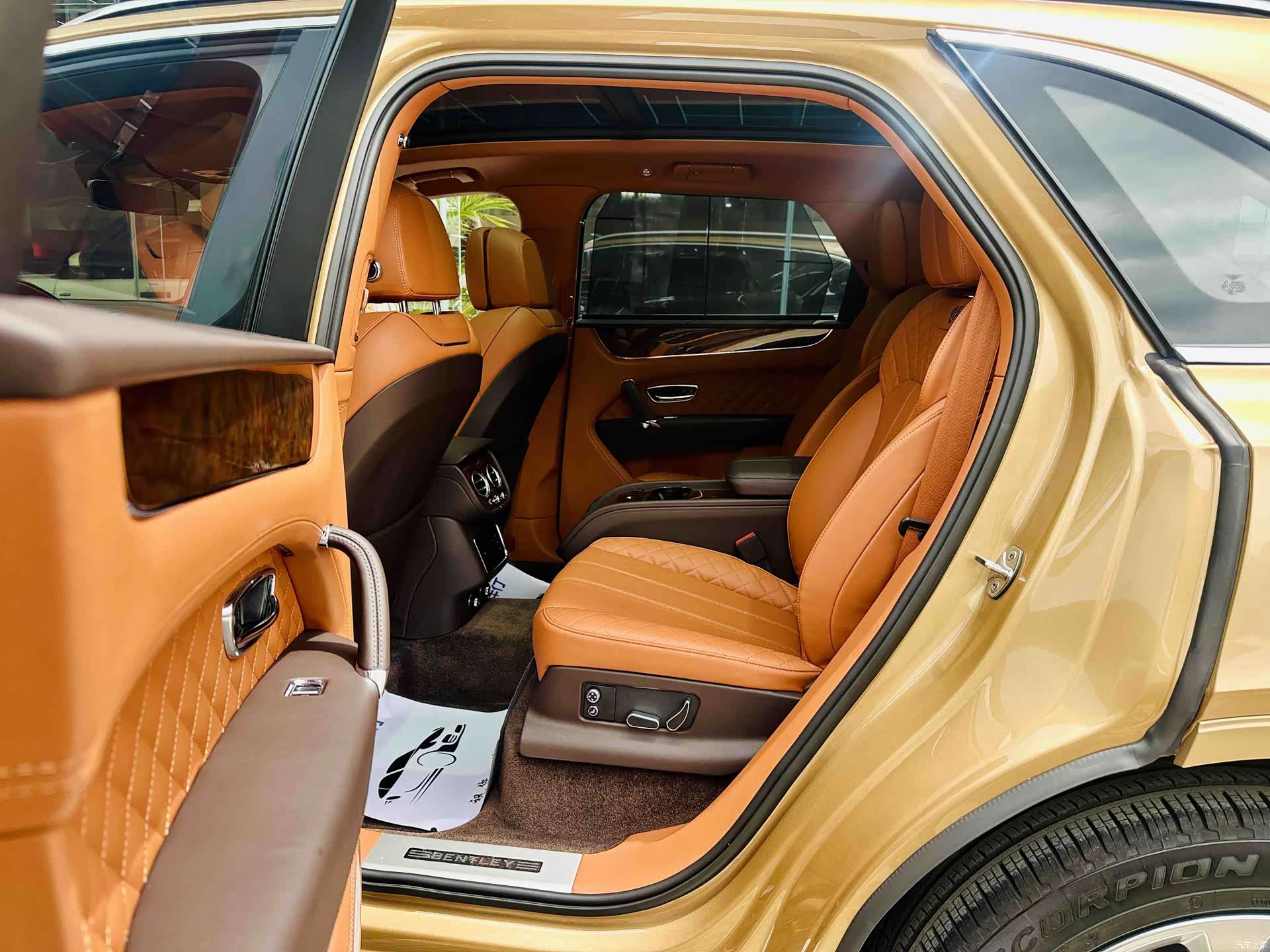 Bentley Bentayga, 2018 6