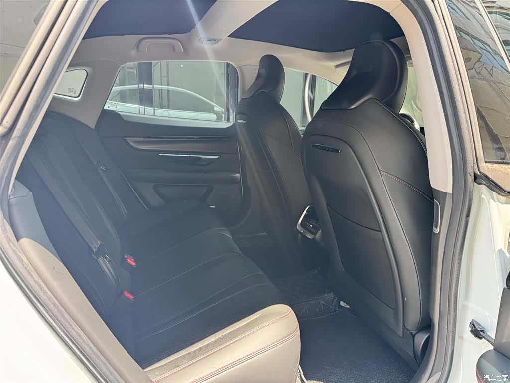 Xpeng P7, 2021 8