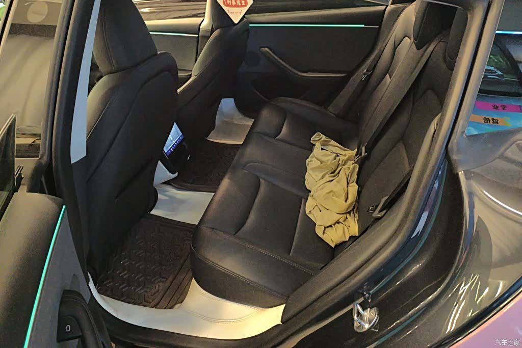 Tesla Model 3, 2024 11