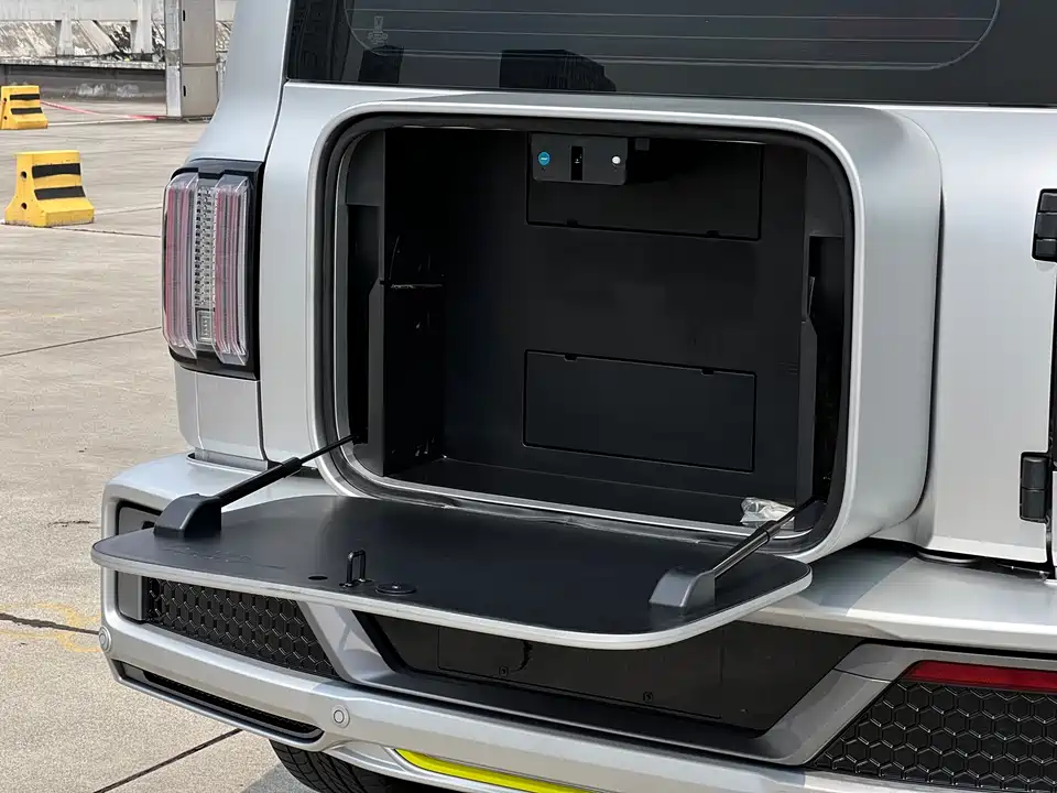 CrossBoundary Co-creation tank 300