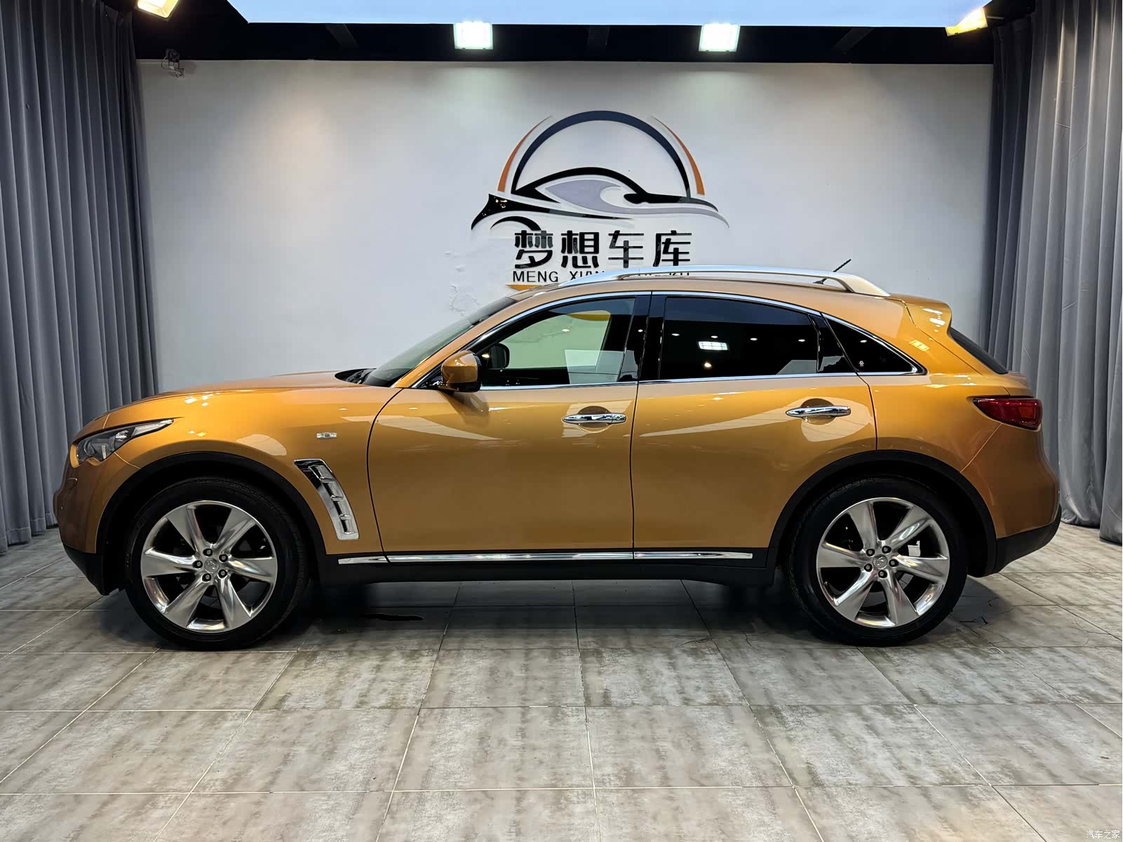 Infiniti FX35, 2011 4