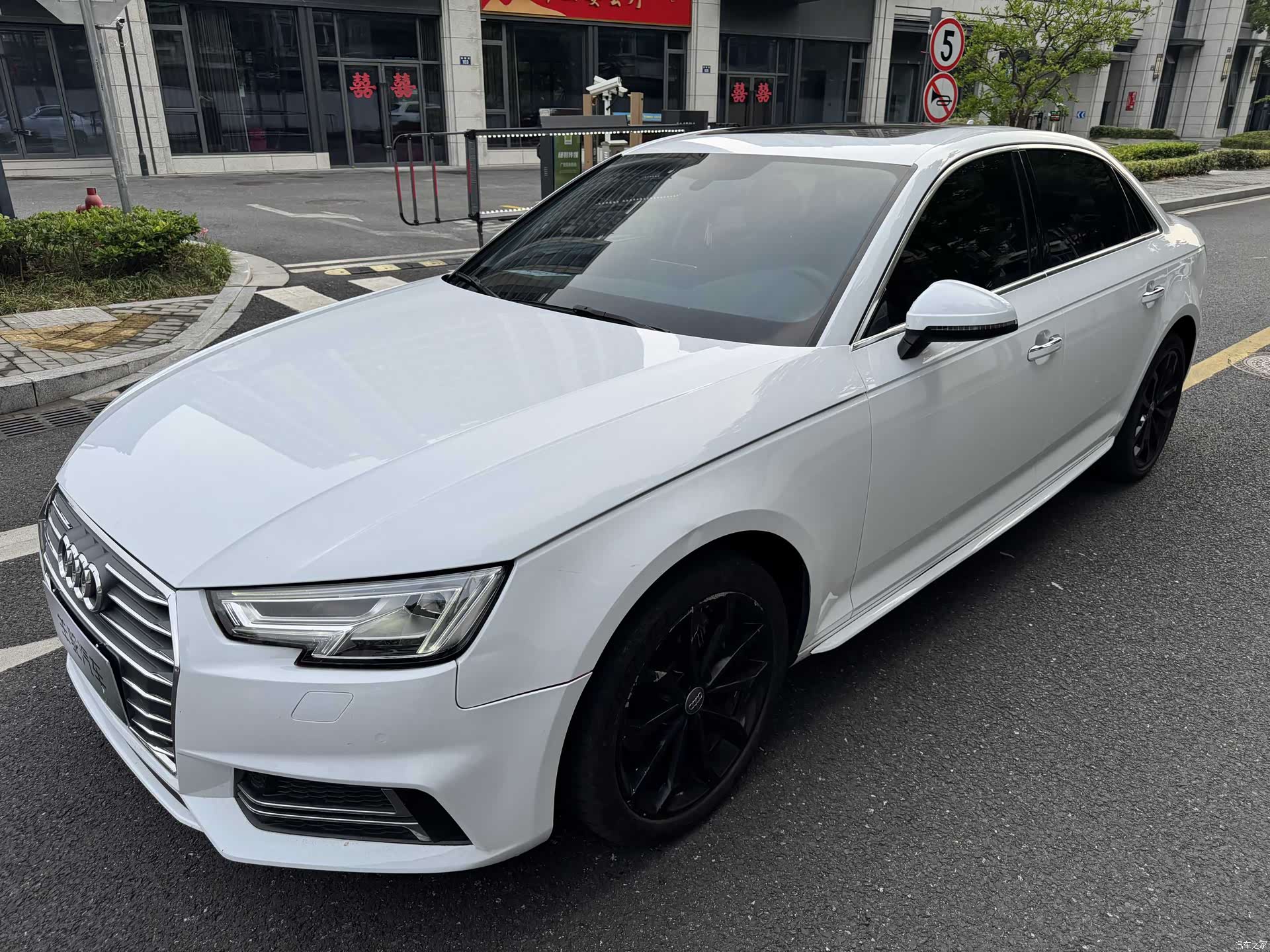 Audi A4L, 2018 1