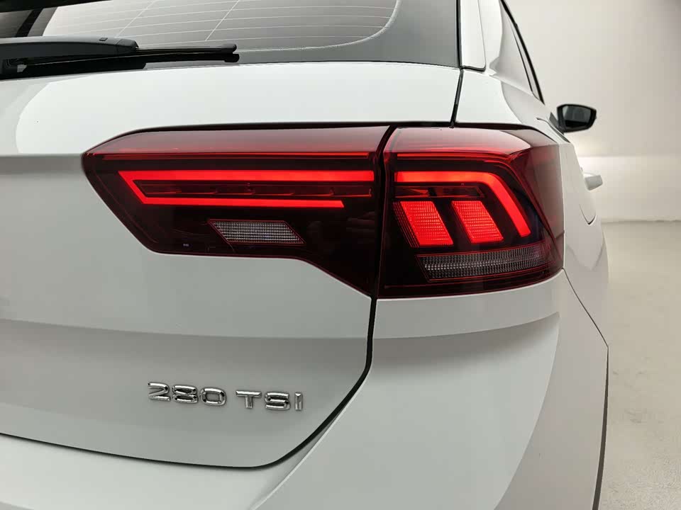 Volkswagen T-ROC exploring Songs