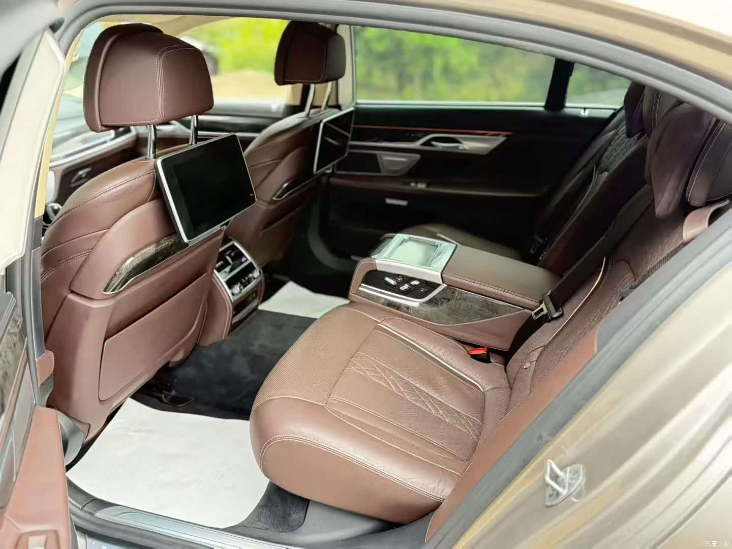 BMW 7 Series, 2018 все фото