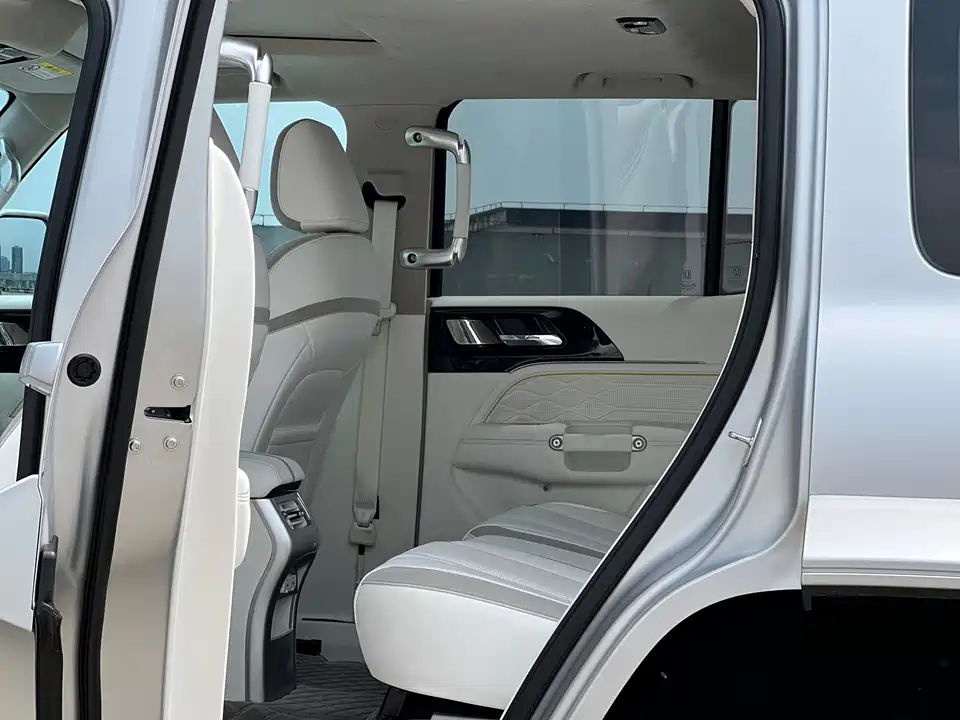 CrossBoundary Co-creation tank 300