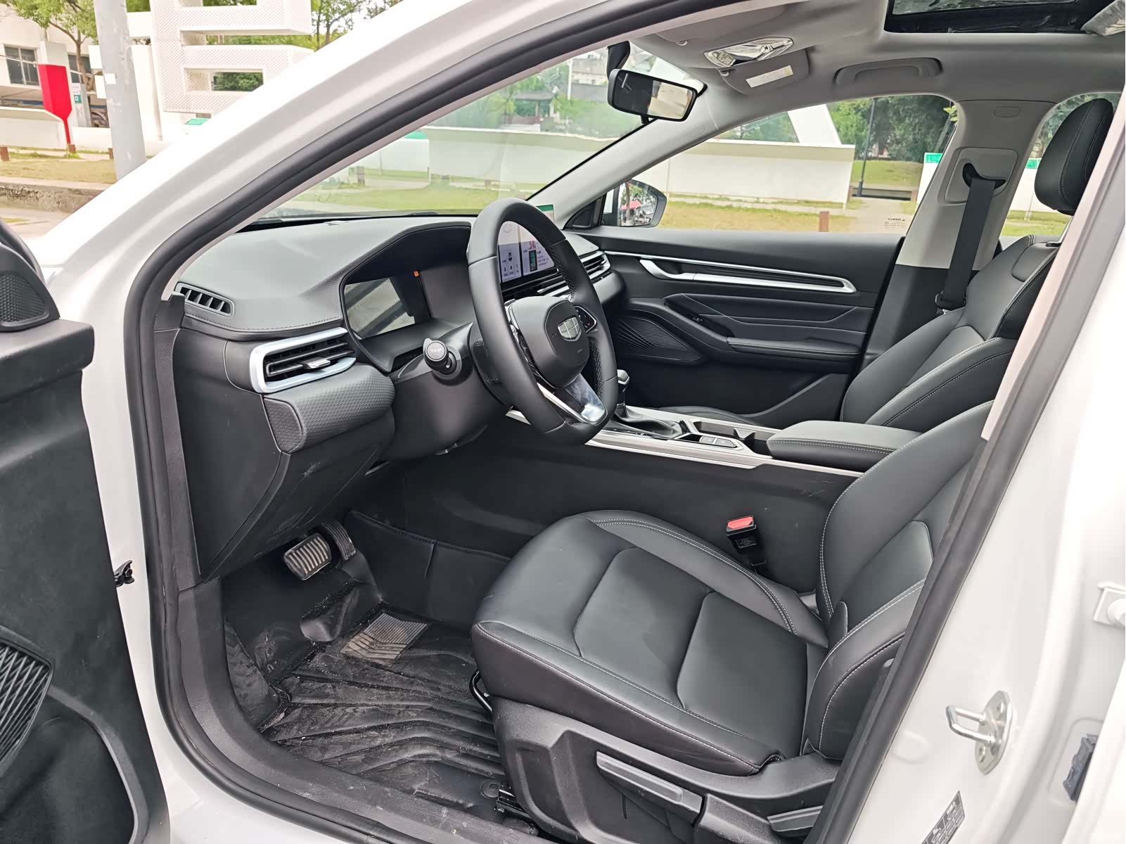 Geely Emgrand, 2026 6