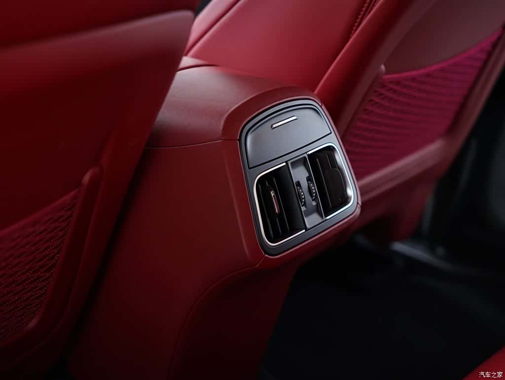Maserati Levante, 2018 36