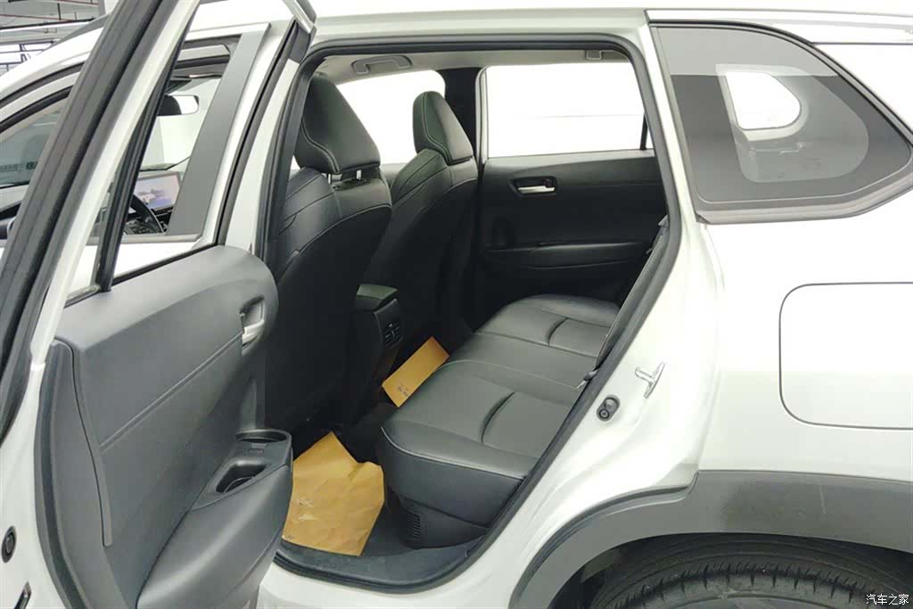 Toyota Frontlander, 2023 11