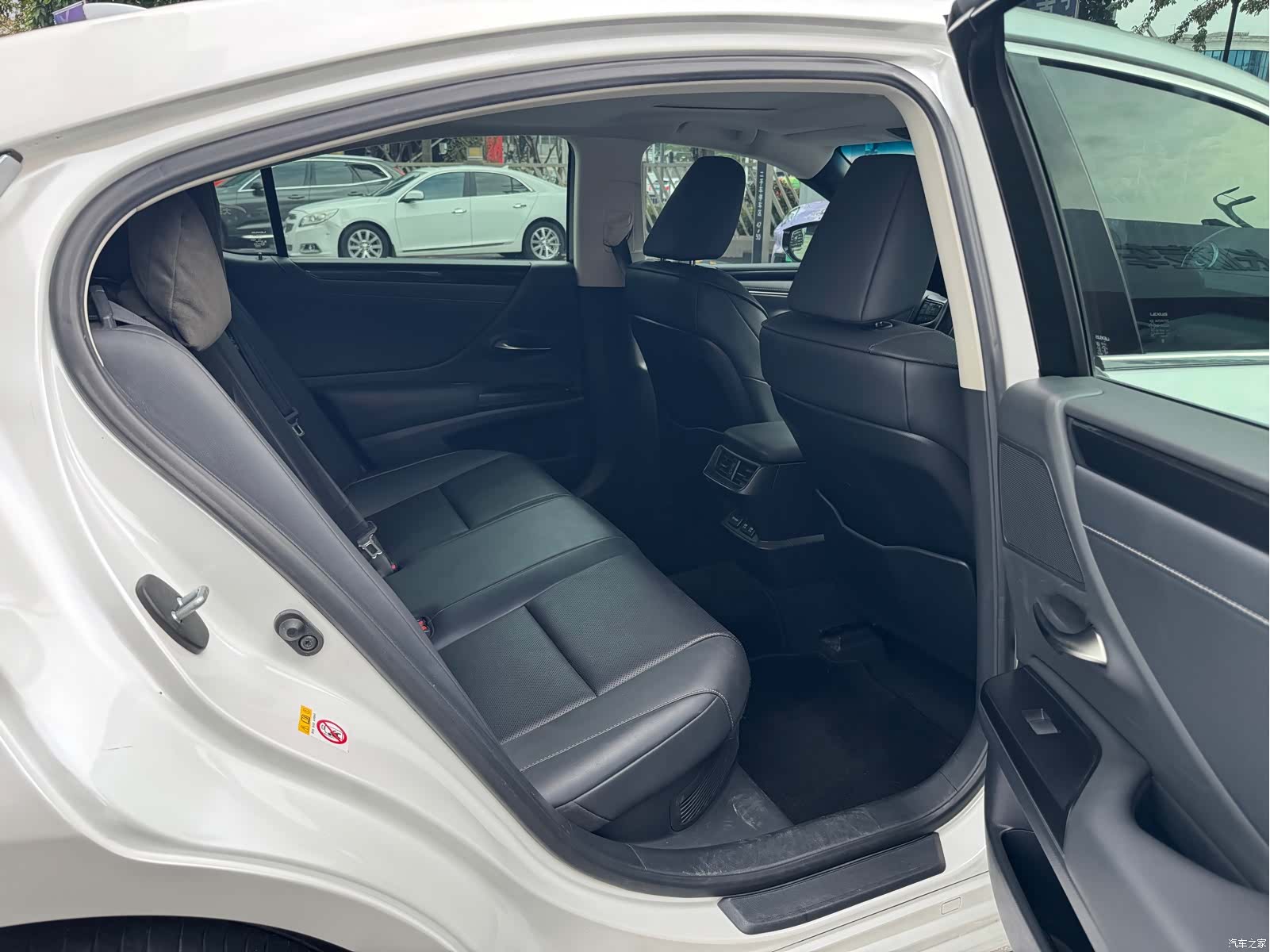 Lexus ES, 2019 10