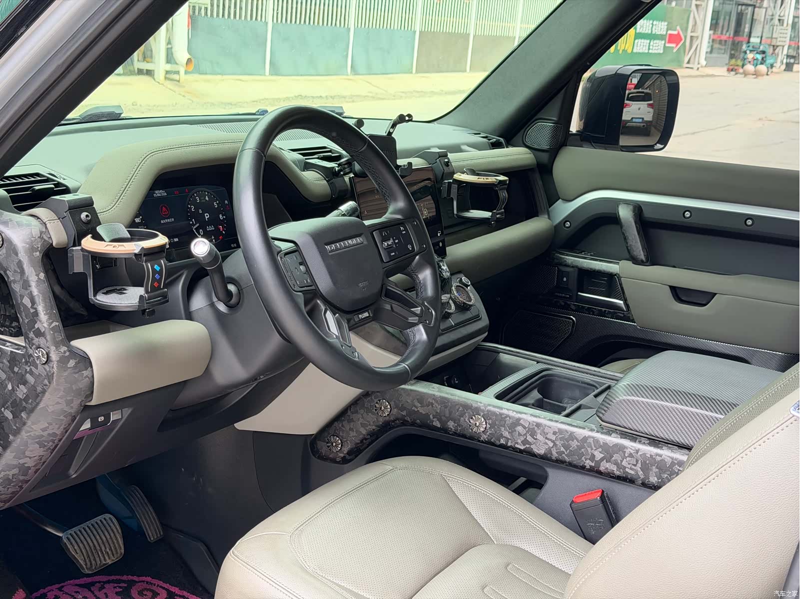 Land Rover Defender, 2022 8
