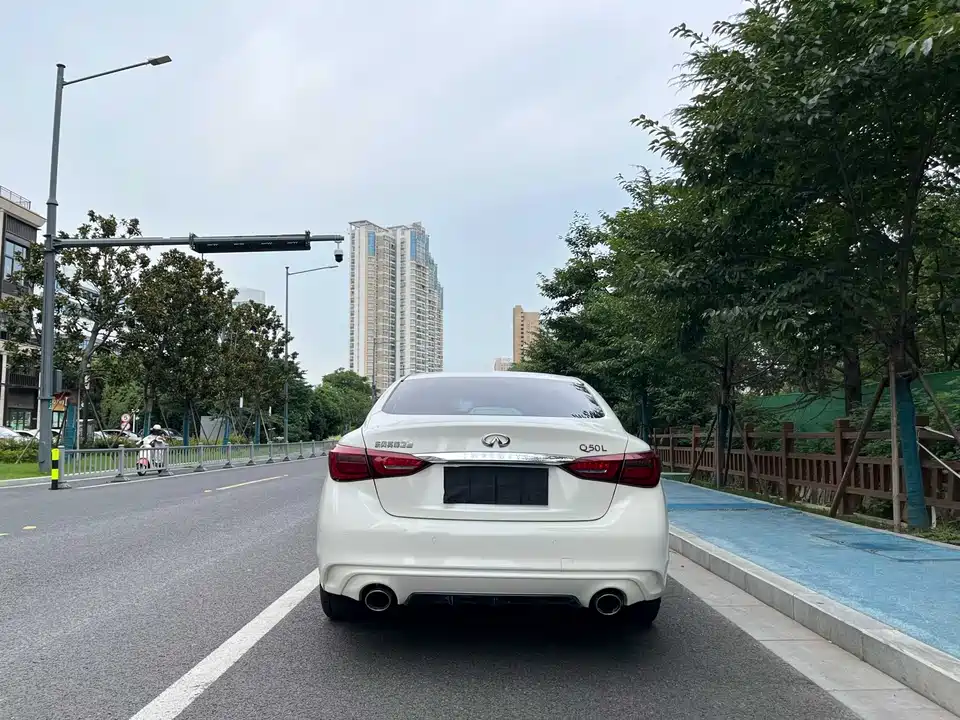 Infiniti Q50L