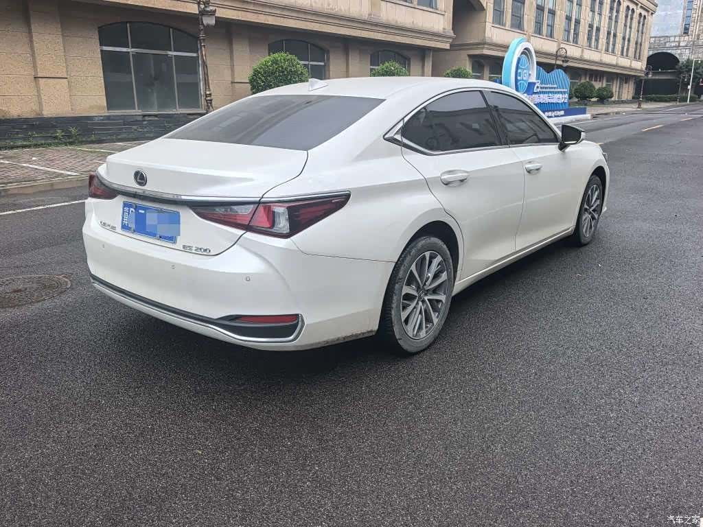 Lexus ES, 2022 все фото
