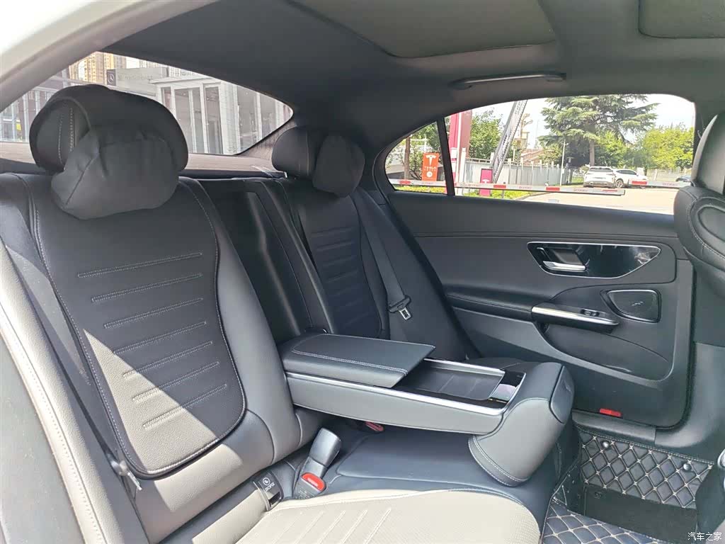 Mercedes-Benz C-Class, 2023 27