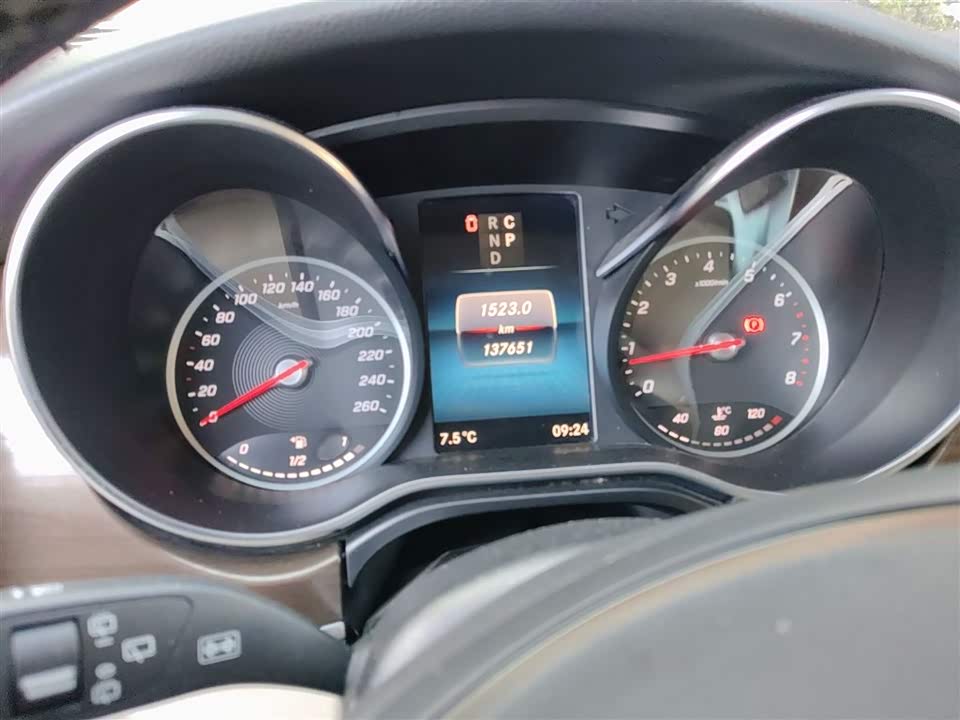 Mercedes-Benz V-class