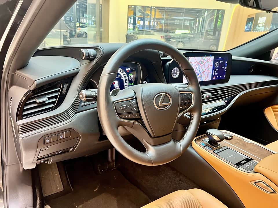 Lexus LS