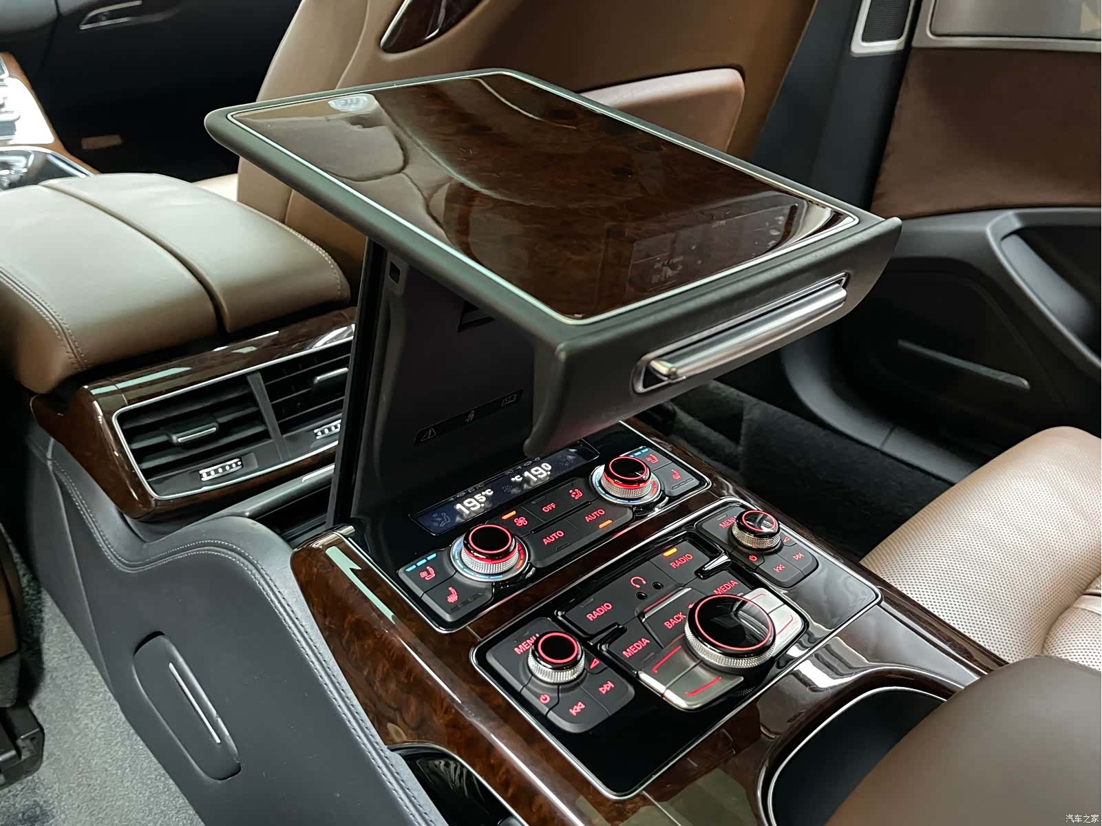 Audi A8L, 2011 9