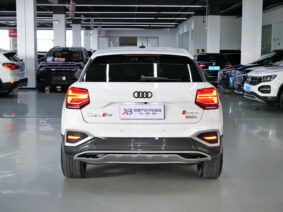 Audi Q2L