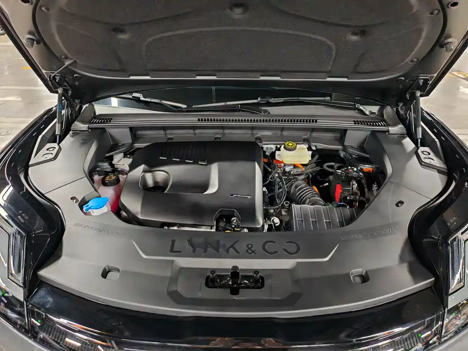 Lynk & Co 08 EM-P