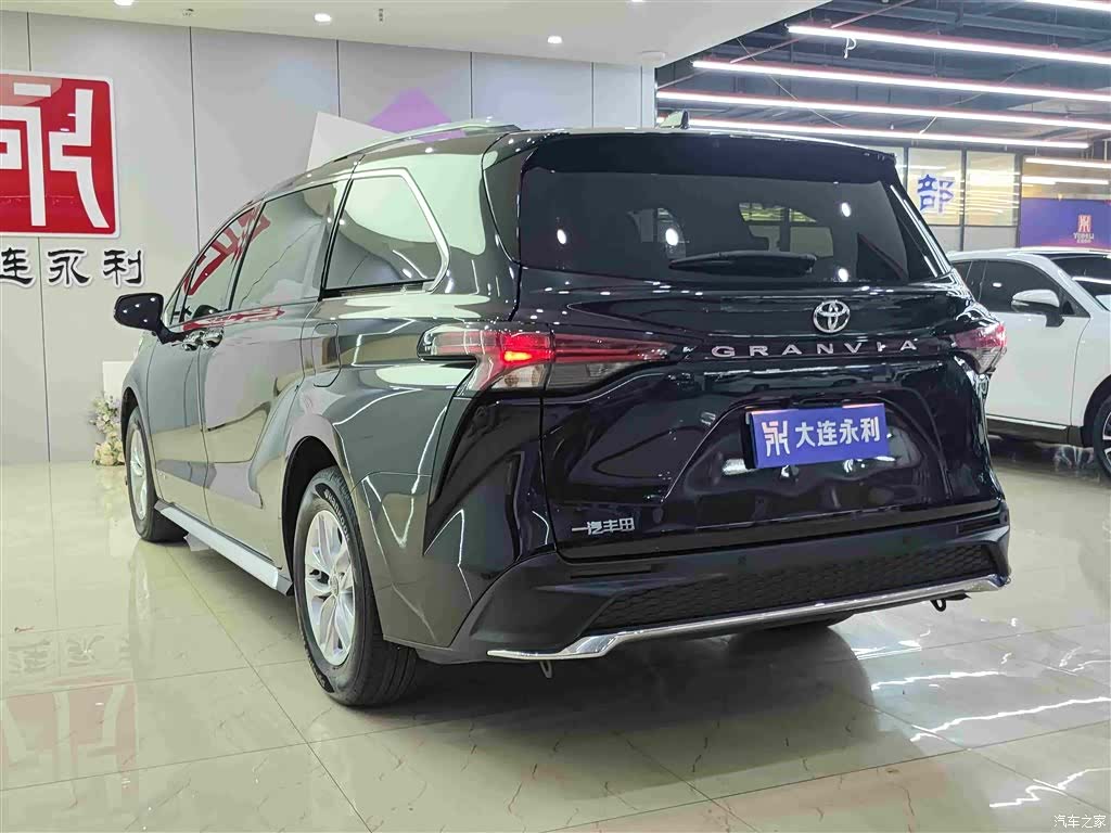 Toyota Granvia, 2024 4