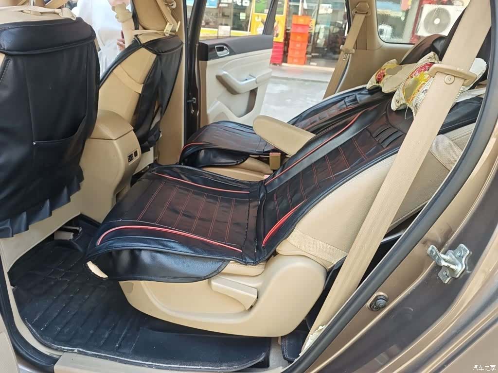 Wuling 730, 2015 15