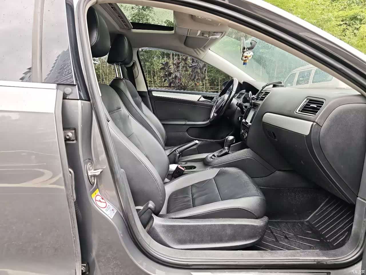Volkswagen Sagitar, 2014 13