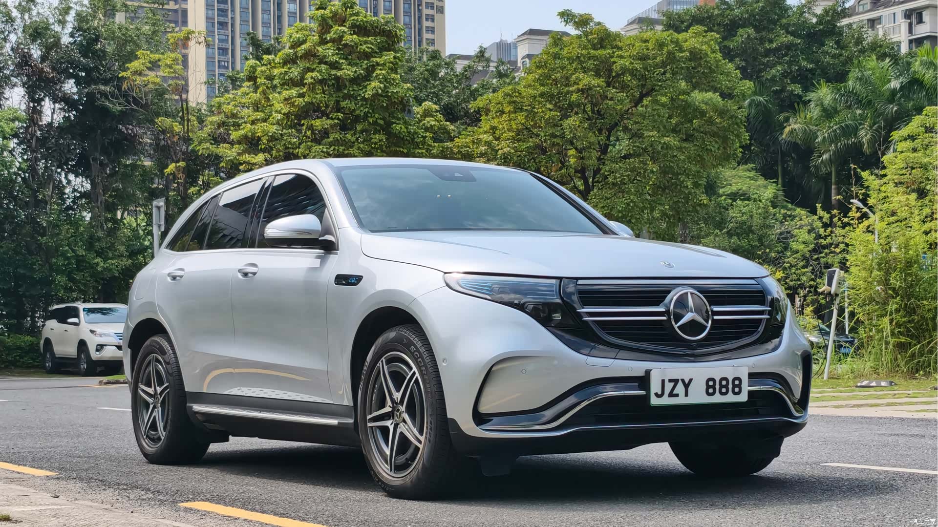Mercedes-Benz EQC, 2020 3