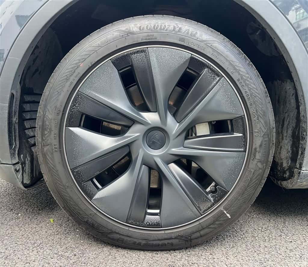 Tesla Model Y, 2024 9