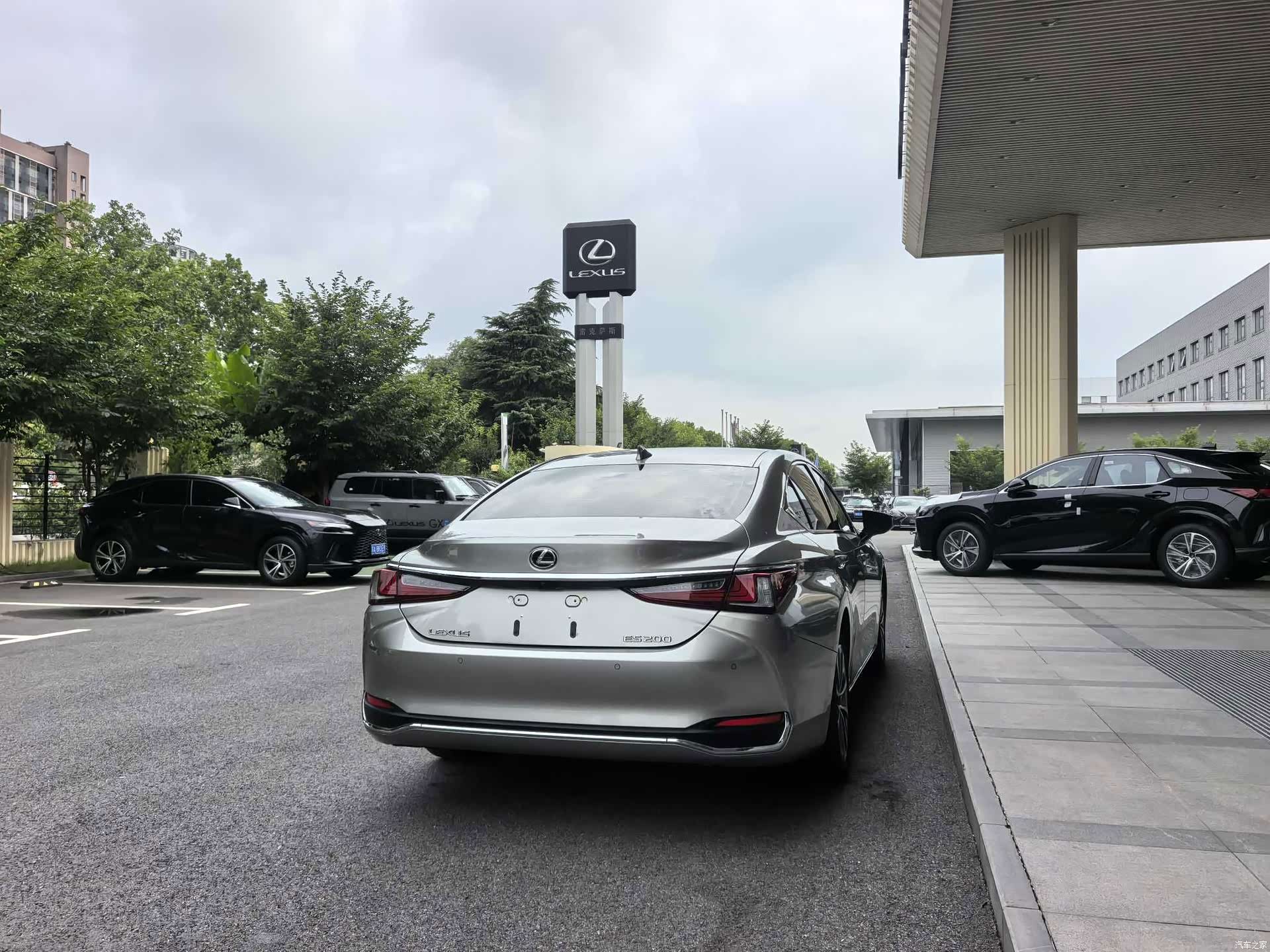 Lexus ES, 2024 11