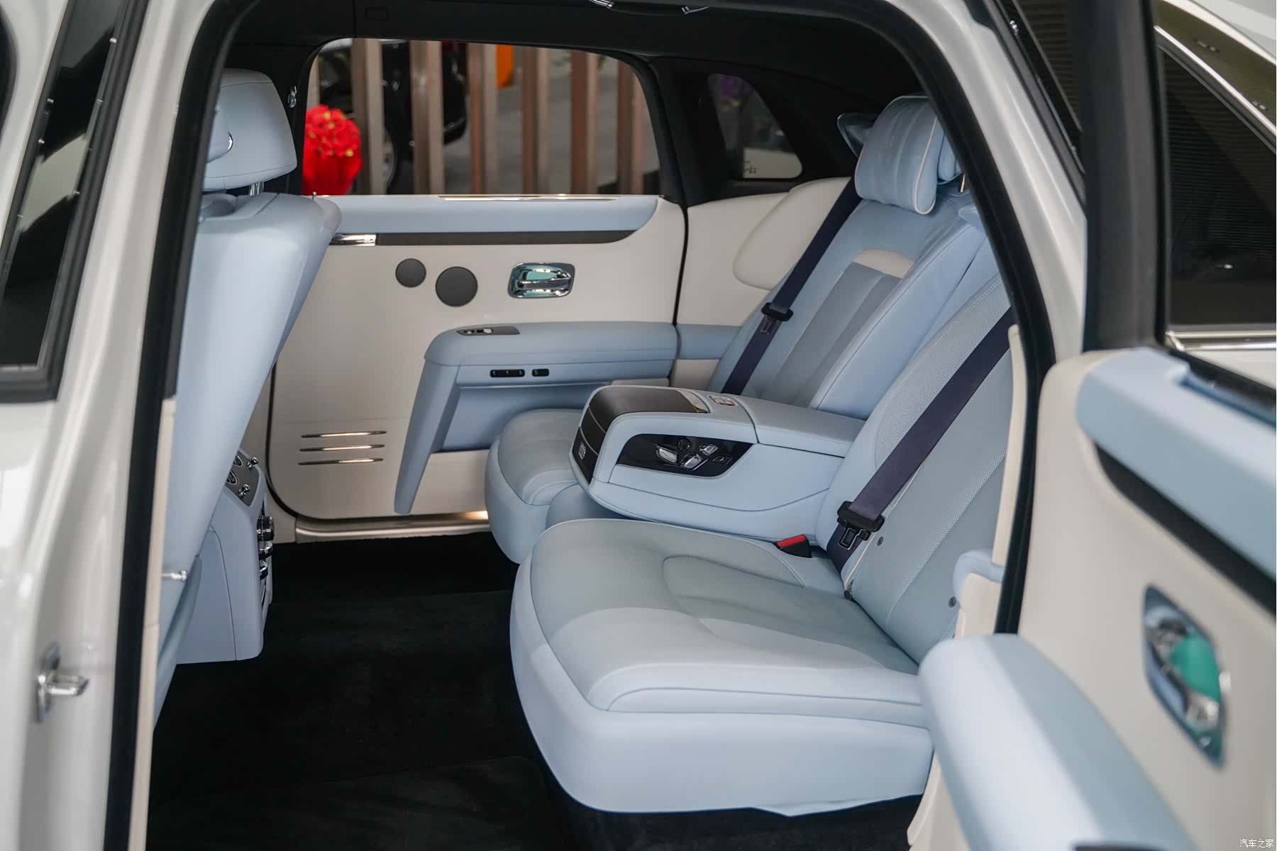 Rolls-Royce Ghost, 2025 3