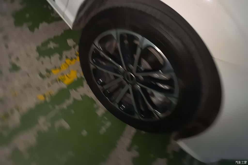 Roewe iMAX8, 2021 6