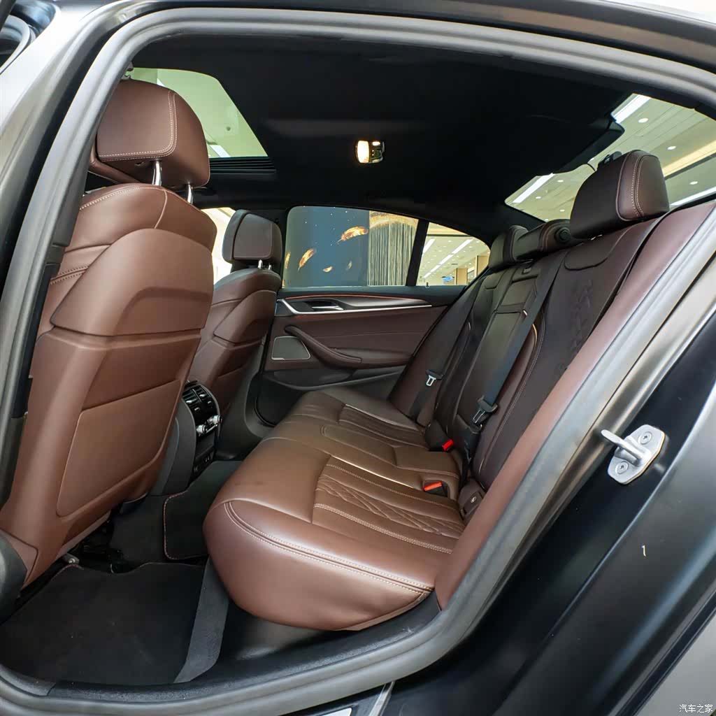 BMW 5 Series, 2022 24