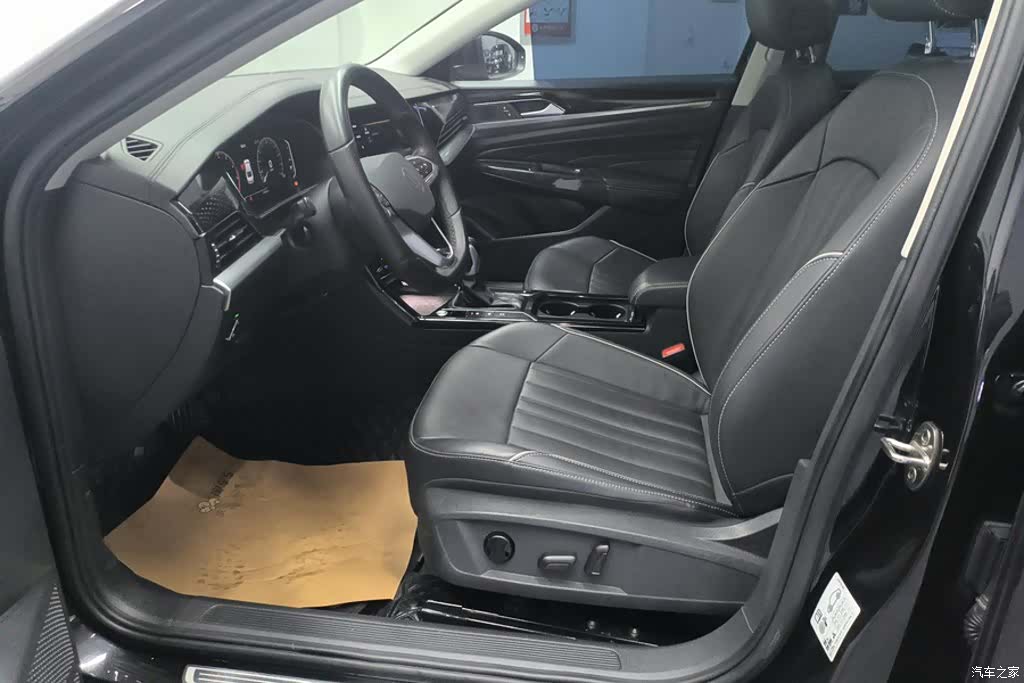 Volkswagen Passat, 2022 9