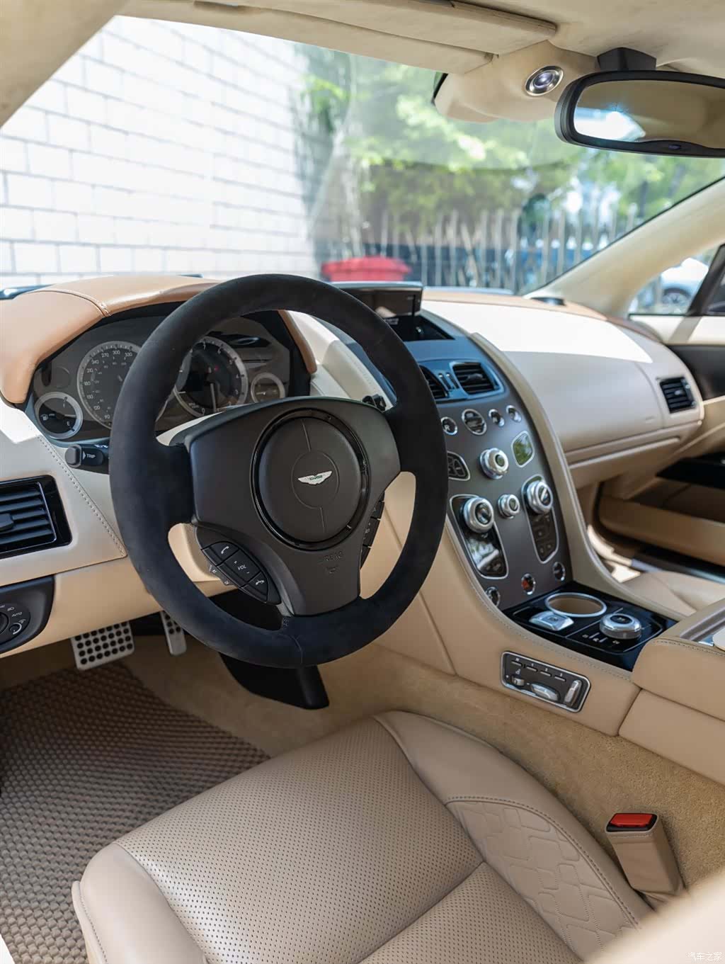 Aston Martin Rapide, 2019 9