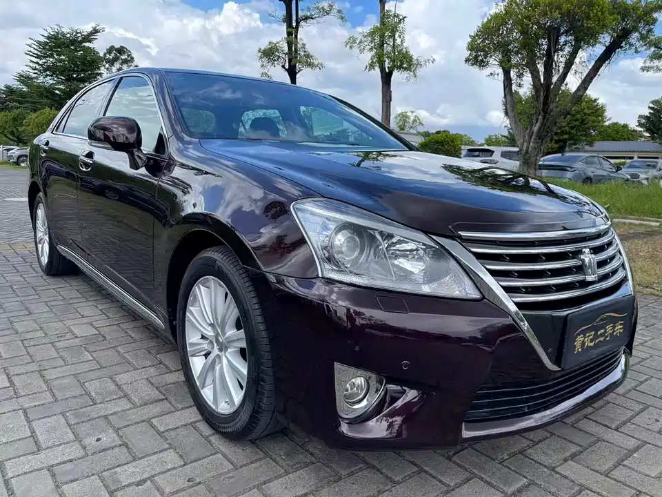 Toyota crown