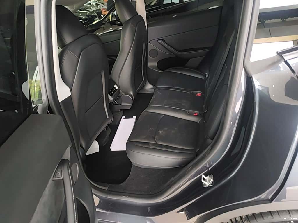Tesla Model Y, 2024 17