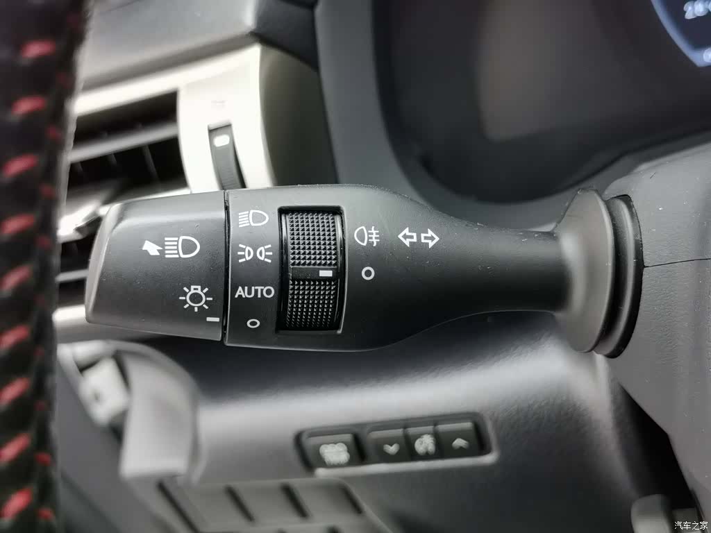 Lexus IS, 2016 21