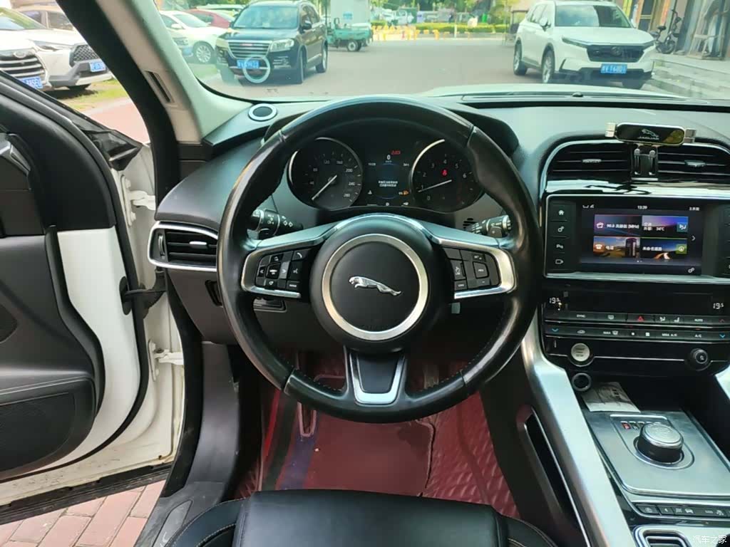 Jaguar F-PACE, 2018 11