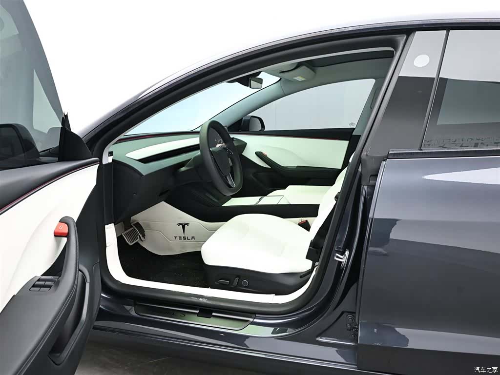 Tesla Model 3, 2025 15
