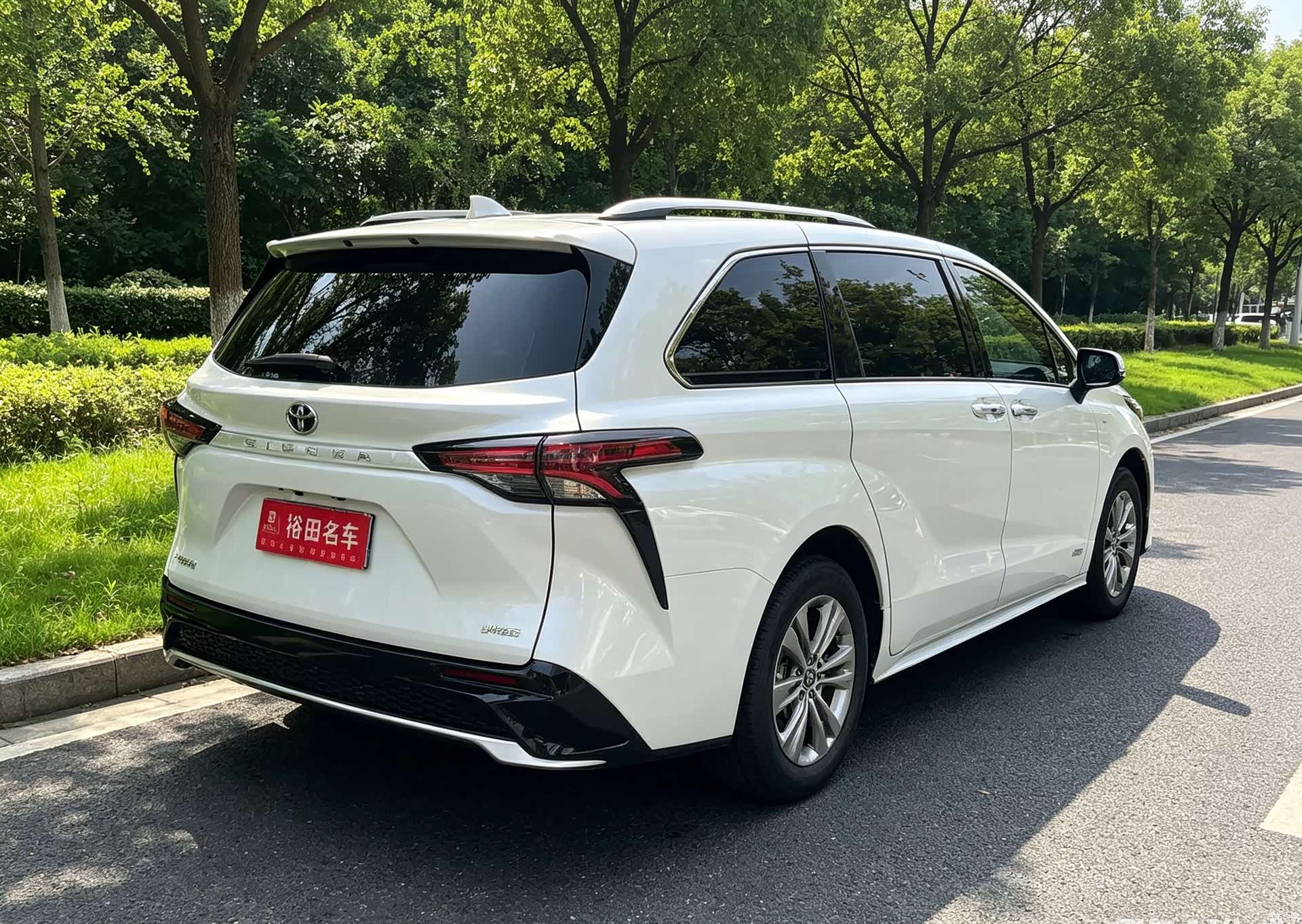 Toyota Sienna, 2025 3